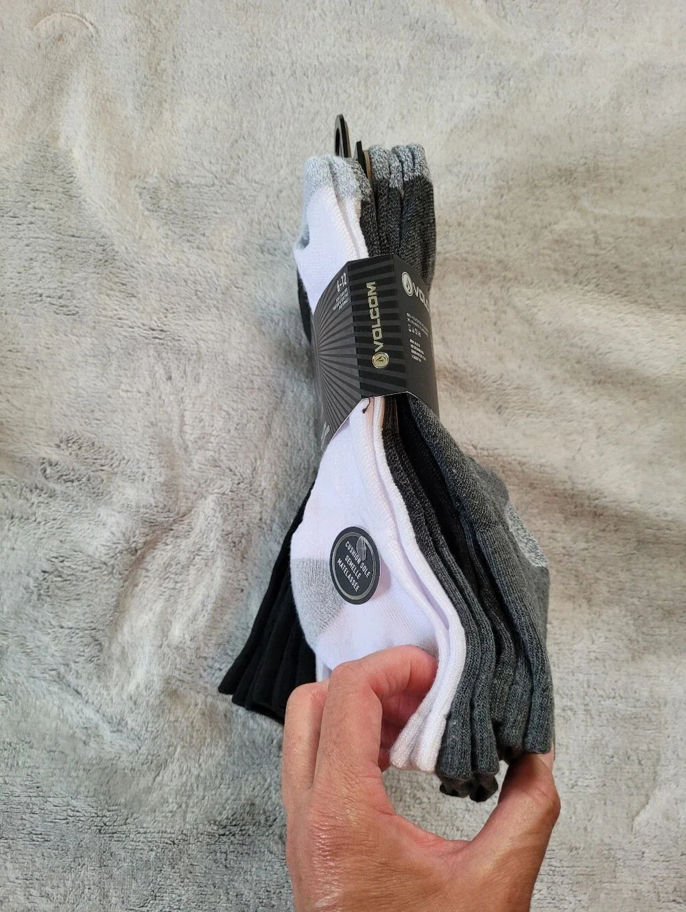 8-Pairs Volcom Mens Size 6-12 Cushioned Quarter Socks Black Grey White